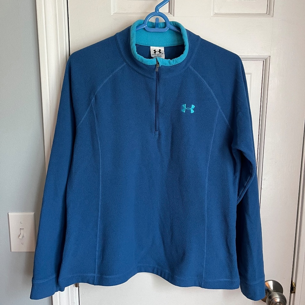 Beautiful periwinkle blue fleece top, Size L